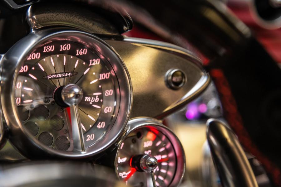 Панель приборов Pagani Huayra Pacchetto Tempesta (57/100) 2019 года  (фото 16 из 21)